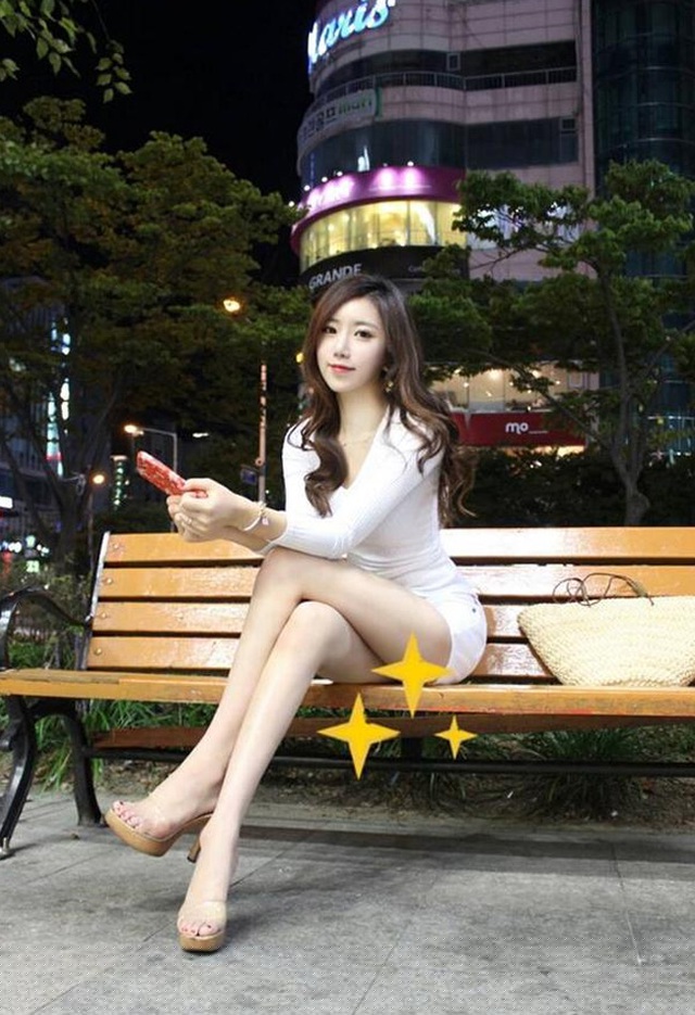 Ye Jung Hwa l&agrave; một trong những người đẹp lăng x&ecirc; nhiệt t&igrave;nh xu hướng h&igrave;nh thể