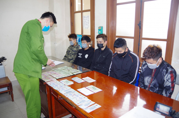 Các đối tượng tại cơ quan Công an.