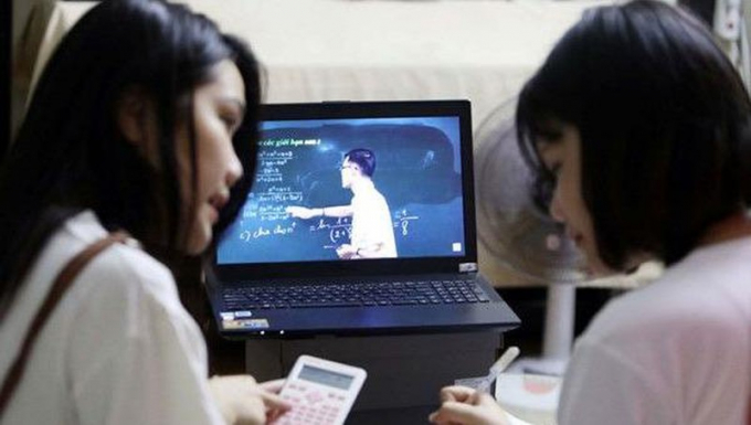 hoc-truc-tuyen-chi-nen-la-giai-phap-tinh-the