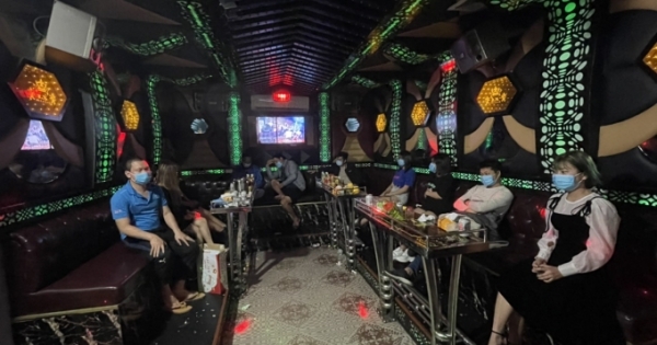 Quảng Ninh: Xử phạt quán karaoke KTV XÌ TEEN ngang nhiên hoạt động, bất chấp lệnh cấm