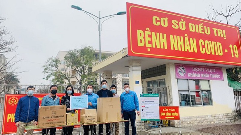  Tỉnh Đoàn Hải Dương trao quà cho bệnh viện dã chiến điều trị bệnh nhân nhiễm Covid-19.