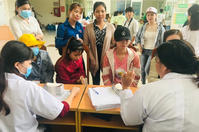 Nữ công nhân tại TPHCM được tư vấn, giới thiệu học nghề làm đẹp 