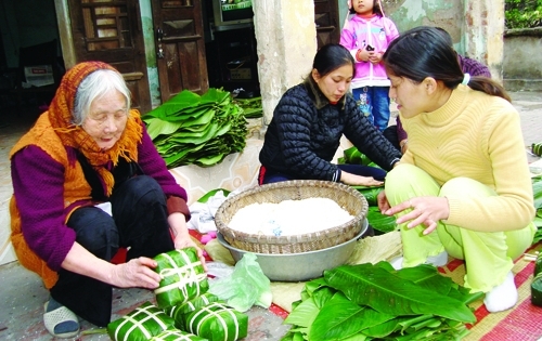 Chiếc bánh chưng của mẹ gợi nhớ ký ức thắm đượm hồn quê