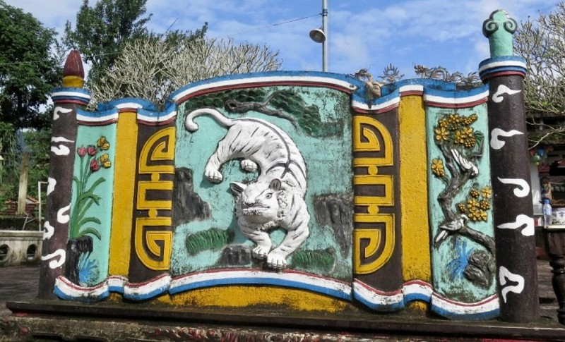 Tục thờ thần hổ gắn liền với tín ngưỡng dân gian của người Việt.