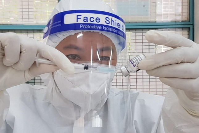 Trong những ngày Tết, ngành y tế vẫn tổ chức chích ngừa cho người dân trên toàn thành phố.