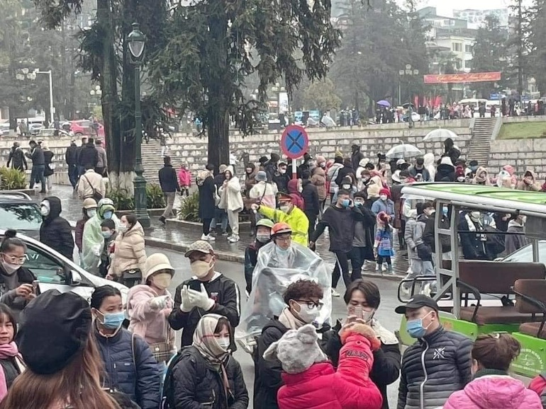 Trong 3 ngày Tết đầu xuân Nhâm Dần Khu du lịch quốc gia đón 60 ngàn lượt du khách tới thăm gây nên hiện tượng cháy phòng nghỉ....