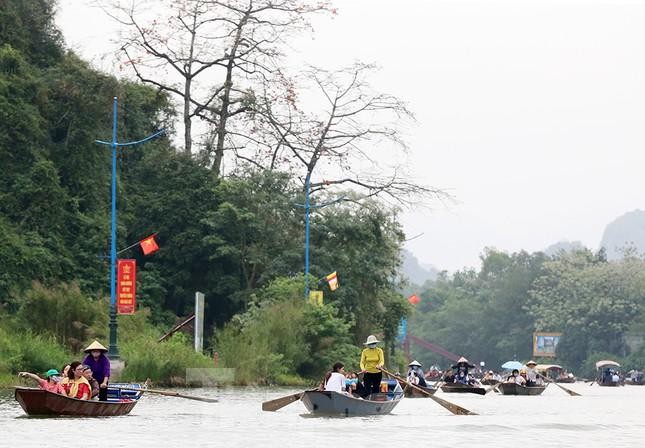 Lễ hội ch&ugrave;a Hương 2022: Dừng tổ chức, kh&ocirc;ng đ&oacute;n kh&aacute;ch nhưng c&oacute; nghi lễ mở cửa rừng ảnh 1