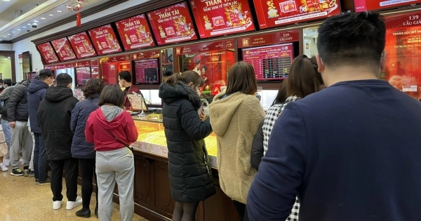 Nhiều tiệm vàng báo "cháy" vàng SJC, khuyên khách đến vào ngày vía Thần tài