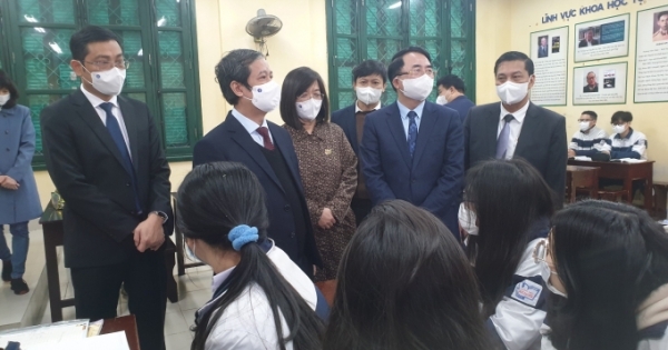 Bộ trưởng Bộ Giáo dục & Đào tạo kiểm tra điều kiện học trực tiếp tại Hải Phòng