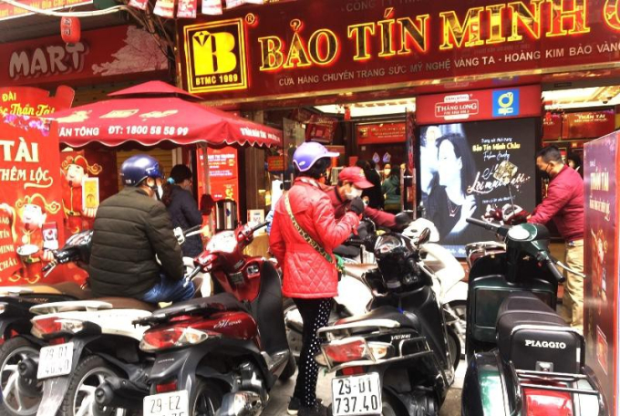 Một cửa hàng vàng trên phố Trần Nhân Tông (Hà Nội).