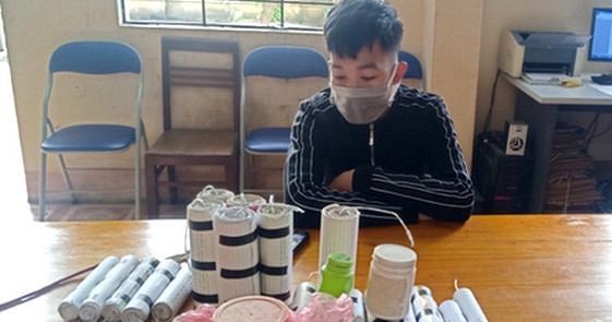 Lào Cai: Bắt nam sinh lướt mạng tập làm pháo nổ