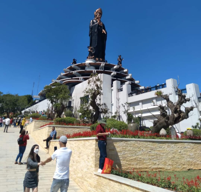 Mùa lễ hội ở núi Bà còn tiếp tục kéo dài suốt tháng giêng tới hết tháng hai âm lịch. Với lượng khách đến tham quan, du xuân tại núi Bà Đen như hiện nay, đây là dấu hiệu khởi sắc, là tín hiệu vui cho ngành du lịch Tây Ninh trong giai đoạn