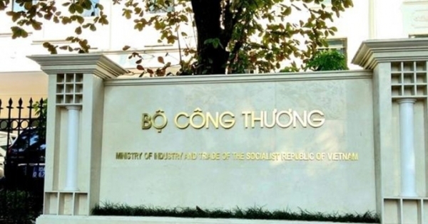 Bộ Công Thương kém linh hoạt trong điều hành giá xăng dầu