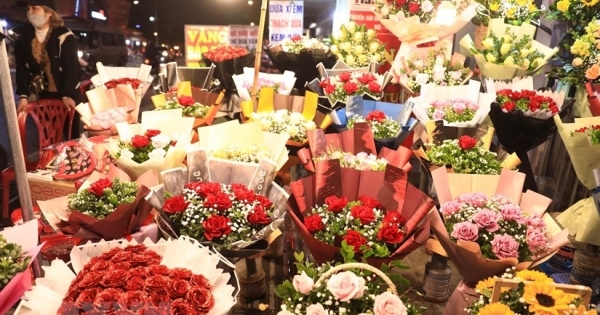 Các hàng hoa tại Hà Nội sẵn sàng cho ngày Lễ tình nhân