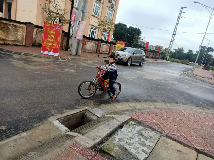 Khu vực này thường xuyên có rất đông trẻ em vui chơi