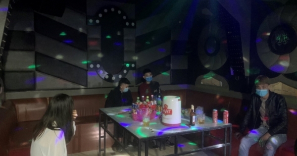 Vĩnh Phúc: Xử phạt quán Karaoke mở cửa tiếp khách bất chấp lệnh cấm trong mùa dịch