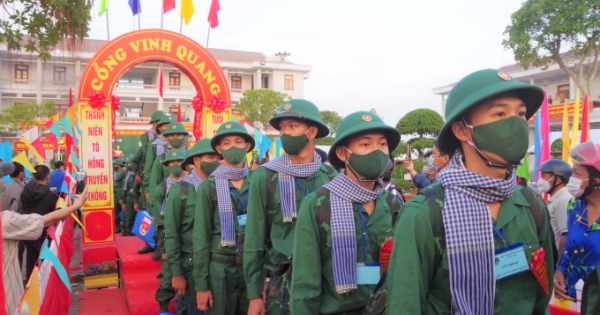Thanh niên Bạc Liêu vinh dự, tự hào lên đường nhập ngũ