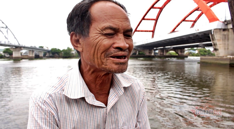 Người đ&agrave;n &ocirc;ng vớt nam sinh tr&ecirc;n s&ocirc;ng S&agrave;i G&ograve;n: Ch&aacute;u trẻ qu&aacute;, rất x&oacute;t xa