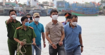 Video: Thực nghiệm hiện trường vụ án người cha sát nhân ném con gái 5 tuổi xuống sông tử vong