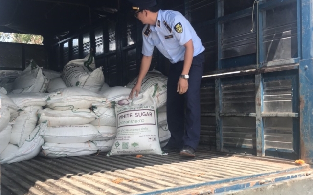 Long An: Tạm giữ gần 2,5 tấn đường cát nhập lậu trên đường đi tiêu thụ