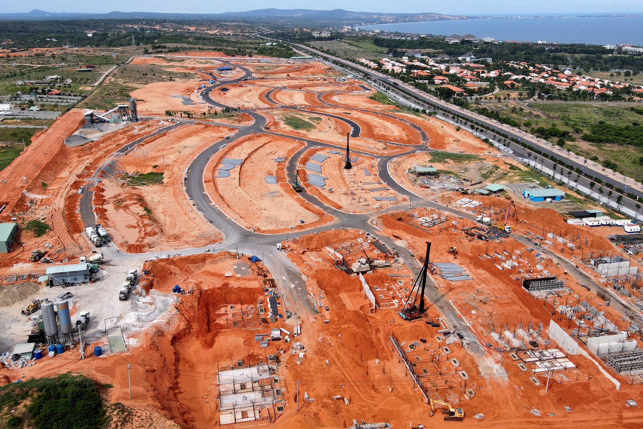 Dừng giao dịch tài sản của cựu Chủ tịch UBND tỉnh và 4 lãnh đạo vừa bị bắt - 2