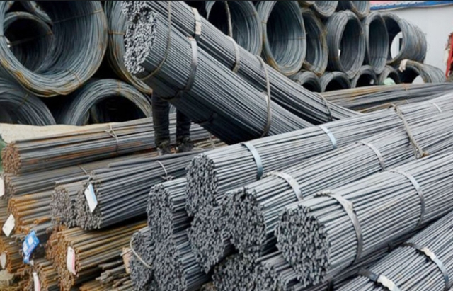 Giá thép xây dựng 'leo thang', nhiều dự án bất động sản đứng trước nguy cơ 'đắp chiếu'