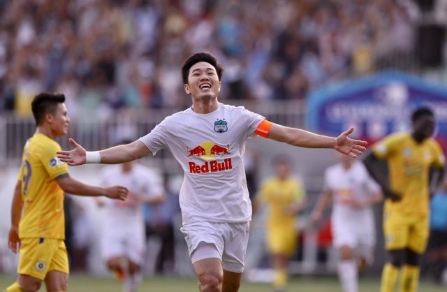 Pha sút xa thần sầu của  Xuân Trường giúp HAGL hạ gục CLB Hà Nội