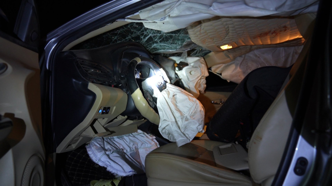 Túi khí đã bung nhưng người ngồi ghế phụ vẫn bị thương rất nặng.