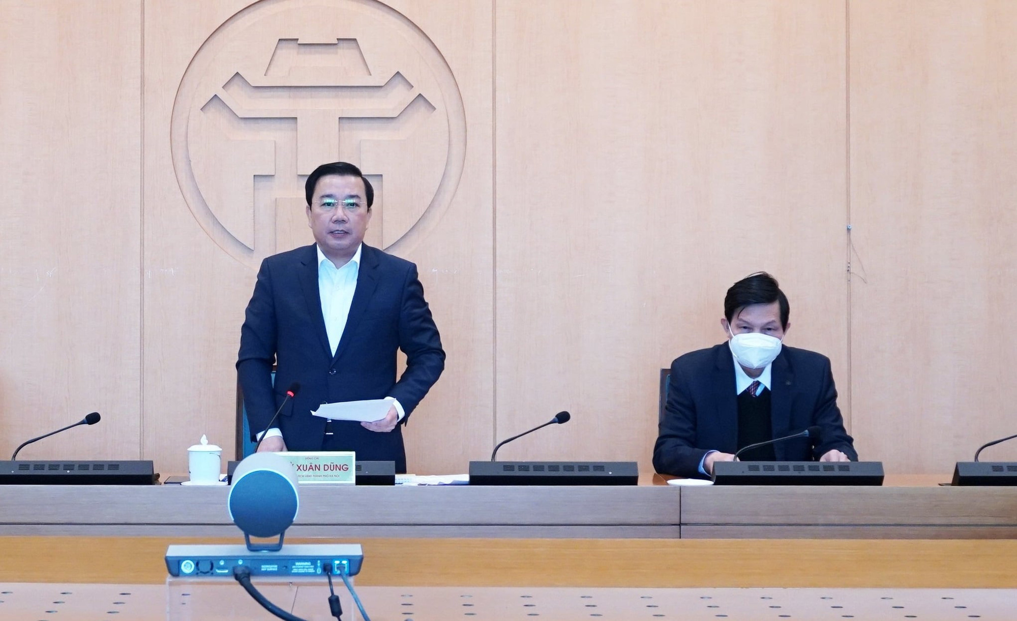 Phó Chủ tịch UBND TP.Hà Nội Chử Xuân Dũng, Phó trưởng Ban chỉ đạo phòng chống Covid-19 Hà Nội chủ trì phiên họp trực tuyến với các quận, huyện, thị xã để triển khai quyết liệt hơn các biện pháp kiểm soát dịch bệnh Covid-19, ngày 23/2. Ảnh: P.K