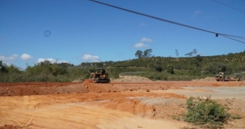 Đơn vị thi công “đánh lận con đen” việc khai thác đất để làm dự án cầu ở huyện Đức Trọng?