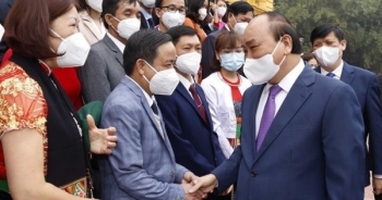 Chủ tịch nước Nguyễn Xuân Phúc gặp mặt đại biểu cán bộ y tế