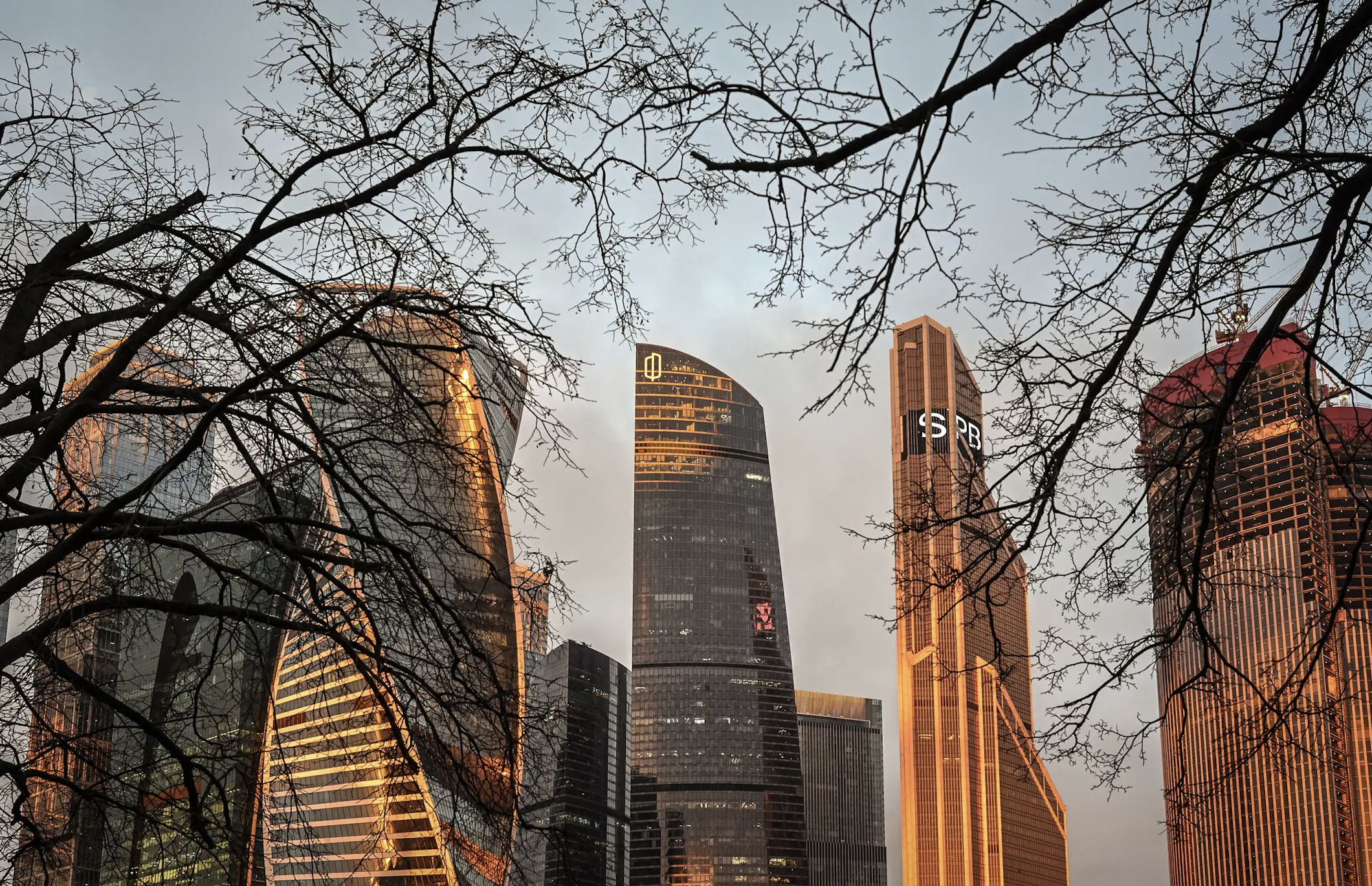 Hàng nghìn doanh nghiệp nước ngoài đang làm ăn ở Nga sẽ phải chống chọi với cú sốc kinh tế không tránh khỏi (Ảnh: New York Times).