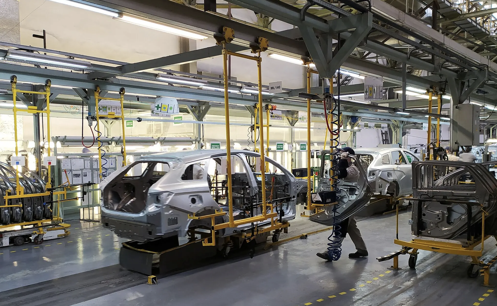 Căng thẳng giữa Nga và Ukraine có thể dẫn đến cuộc khủng hoảng chuỗi cung ứng khác của Renault (Ảnh: Reuters).