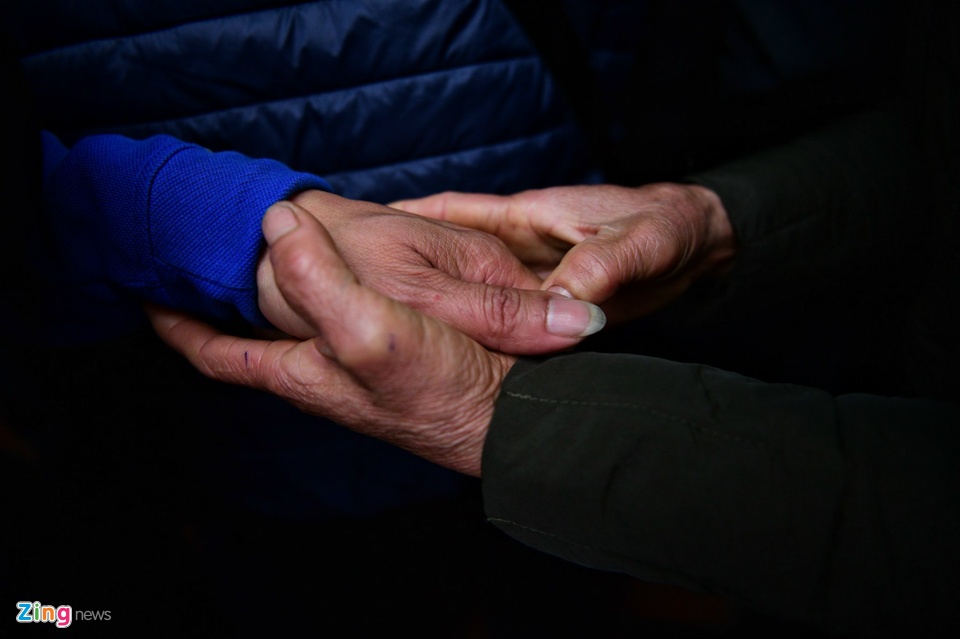 B&agrave; con h&agrave;ng x&oacute;m động vi&ecirc;n, chia sẻ nỗi đau mất m&aacute;t qu&aacute; lớn đối với gia đ&igrave;nh anh Ng&ocirc; Đương.