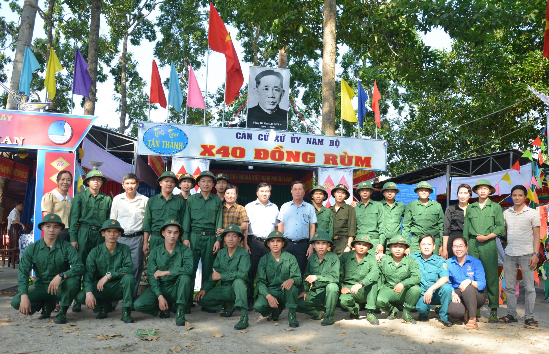 Chủ đề “Tuổi trẻ Tân Châu phát huy truyền thống xung kích, sáng tạo, xây dựng và bảo vệ Tổ quốc”, có 12 tiểu trại được trang trí thật rực rỡ tạo cho ngày hội thêm sôi nổi.