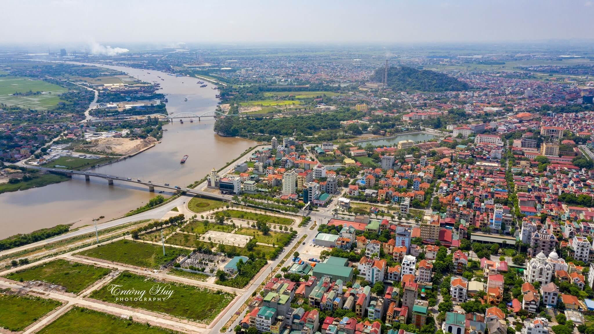 Thanh-pho-Ninh-Binh-overview-1