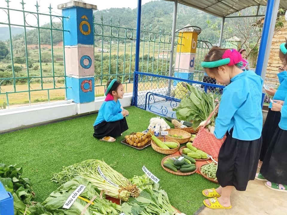 Khu chợ quê ở Không gian văn hóa Sán Chỉ.