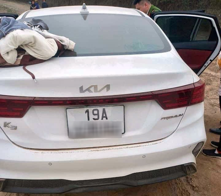 Phat-hien-thi-the-nguoi-me-va-con-gai-nho-duoi-song-tren-bo-la-o-to-va-con-gai-lon-anh-1-1676637853-222-width720height720