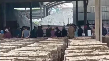 Ngã vào máy làm gạch, một công nhân tử vong thương tâm