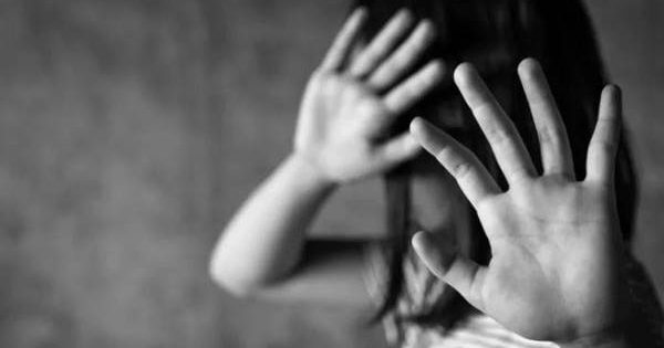 Một bé gái 10 tuổi ở Tuyên Quang bị người tình của mẹ xâm hại nhiều lần