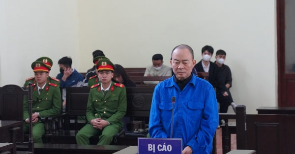 Không thổi nồng độ cồn chống đối CSGT, lái xe bị phạt 12 tháng tù