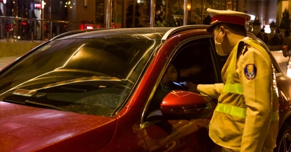 Tăng cường xử lý nghiêm những hành vi chống đối khi yêu cầu kiểm tra nồng độ cồn