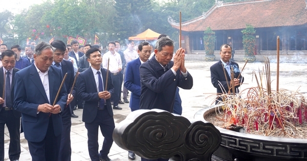 Phú Thọ: Lãnh đạo huyện Hạ Hoà dâng hương tưởng niệm Tổ Mẫu Âu Cơ ngày “Tiên thăng”