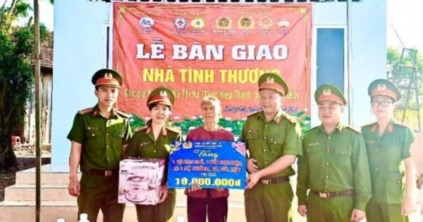 Công an tỉnh Đắk Lắk tặng nhà tình nghĩa, trao gửi yêu thương