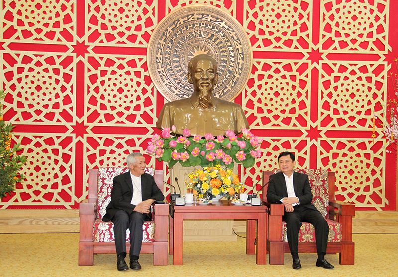 Bí thư Tỉnh ủy Thái Thanh Quý bày tỏ vui mừng trước mối quan hệ phối hợp giữa Tòa giám mục với Tỉnh.