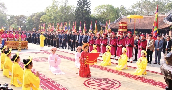 Phú Thọ: Hàng nghìn người dâng hương kính Tổ Mẫu Âu Cơ trong dịp Tết nguyên đán Giáp Thìn 2024