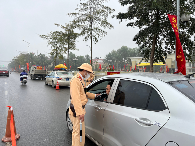 CSGT Hà Nội xử lý nồng độ cồn sau Tết: “Không ngoại lệ, không ngày nghỉ”