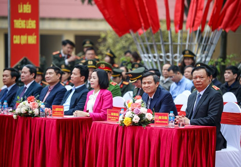 Bí thư Thành ủy Hà Nội Đinh Tiến Dũng cùng các đại biểu Trung ương và tỉnh Ninh Bình dự Lễ phát động “Tết trồng cây năm 2024 - Vì một Việt Nam xanh”.