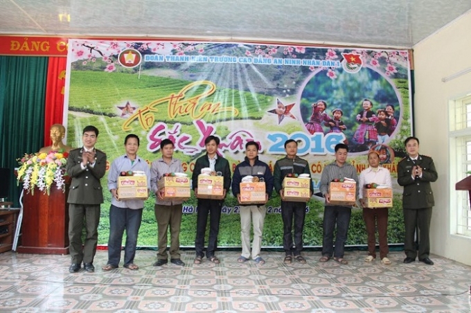 Thắm t&igrave;nh qu&acirc;n d&acirc;n...