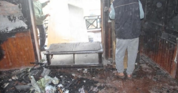 Tẩm xăng tự thiêu trong nhà nghỉ, người đàn ông và bé gái chết thảm